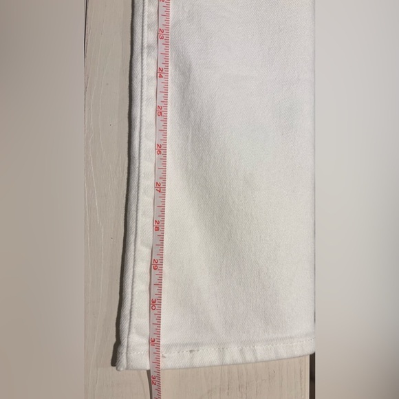 Levi’s Women’s 318 High Rise Shaping Wide Leg Jeans in White, Size 31 - Picture 9 of 10